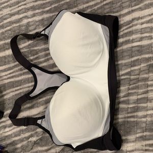 VS Sports bra never worn but wrinkled. Underwire